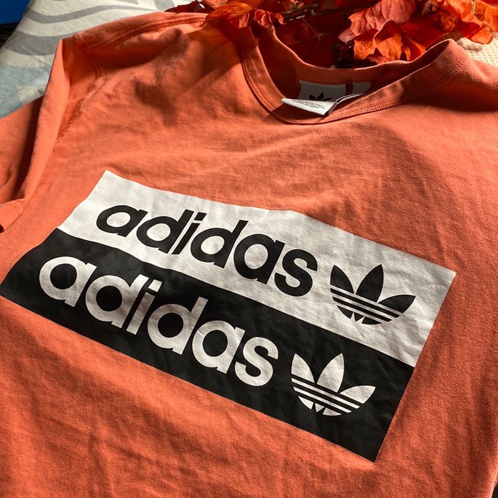 T-shirt. Adidas.